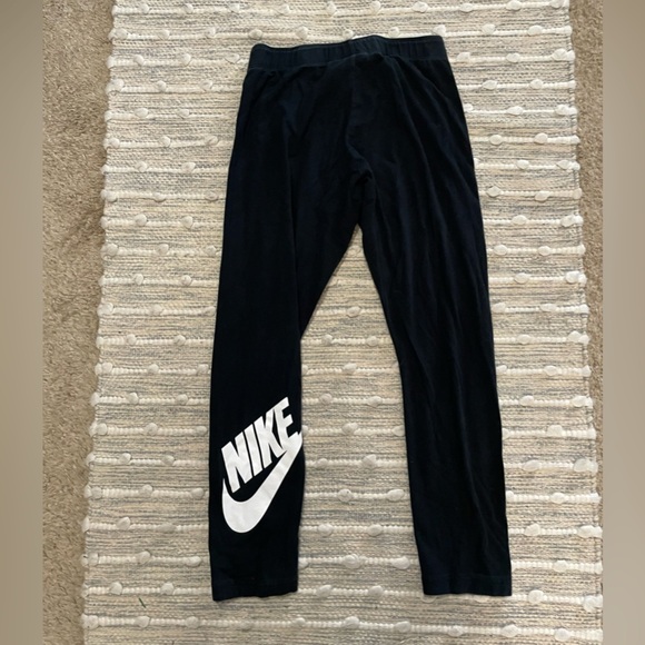 Nike size small 3/4ths cropped legging - Picture 1 of 5